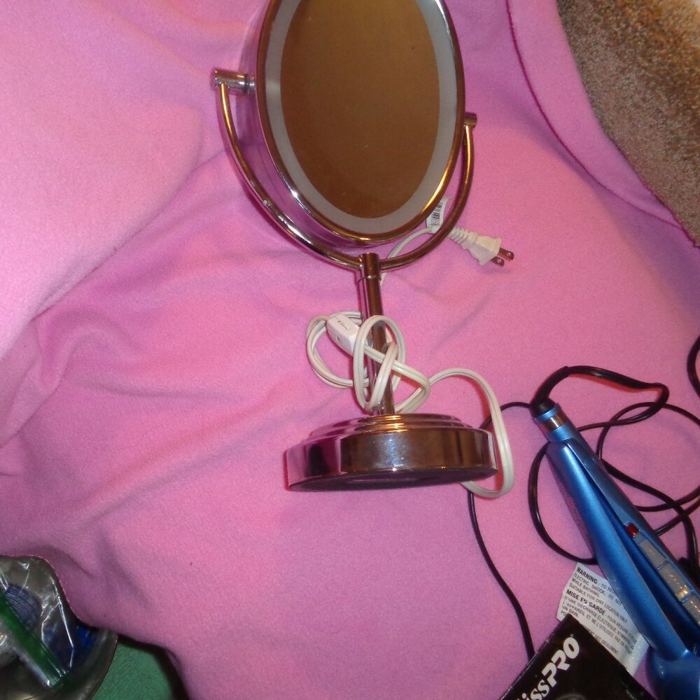 LIGHTED MIRROR EXCELLENT CONDITION